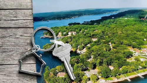 Mansões em Frente ao Lago